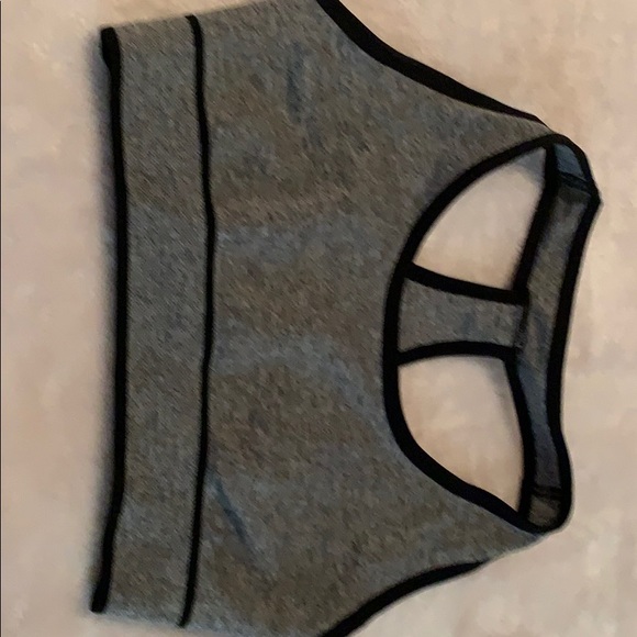 Women’s sports bra - Picture 1 of 3